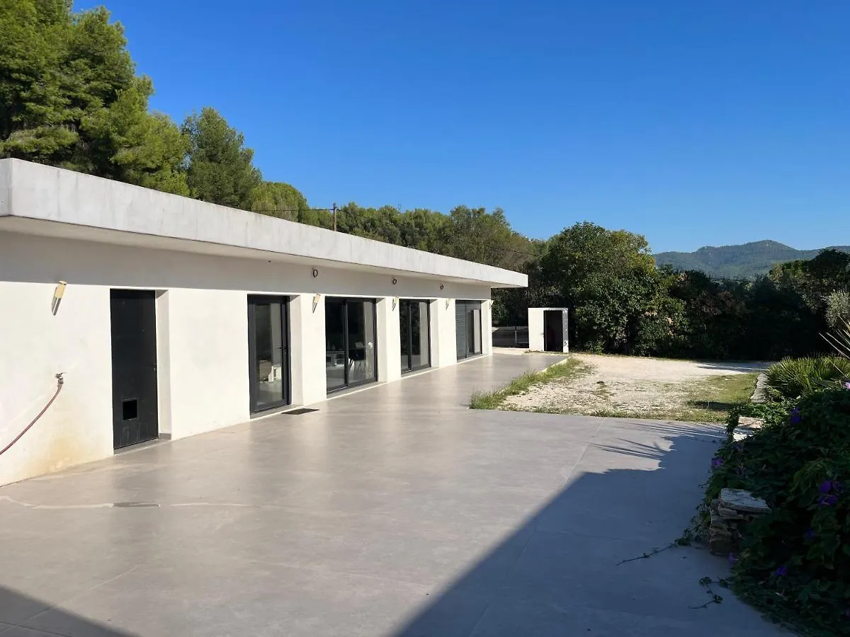 Lot De Deux Villas A Louer Dans Un Cadre Idyllique A Gemenos France