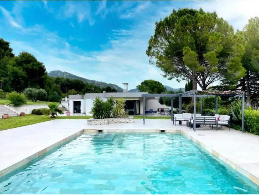 Lot De Deux Villas A Louer Dans Un Cadre Idyllique A Gemenos