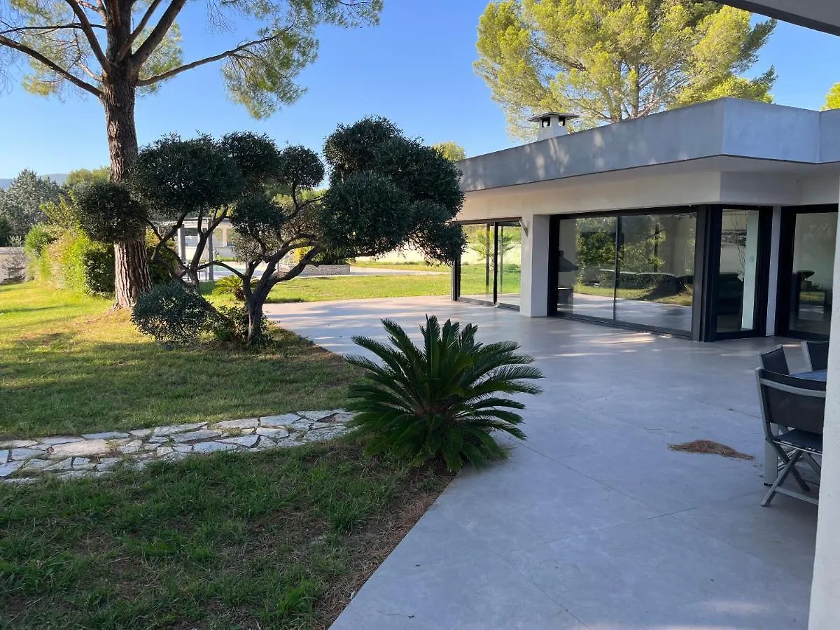 Lot De Deux Villas A Louer Dans Un Cadre Idyllique A Gemenos